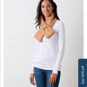 NWT! Dudley Stephens Frost St Scarf in shearling